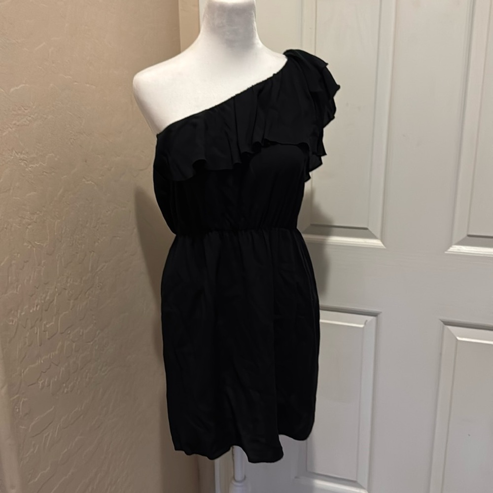 One shoulder dress